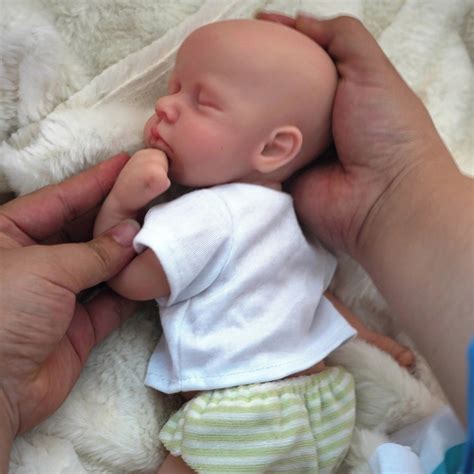 Mini Boneca Bebê Reborn Realista Recém Nascido Silicone 30cm