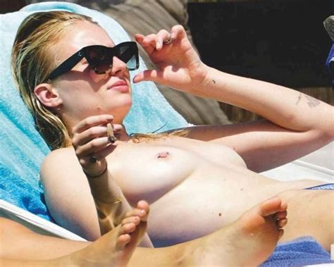 Celebrities Nude Beach Collection (20 Photos) | #TheFappening