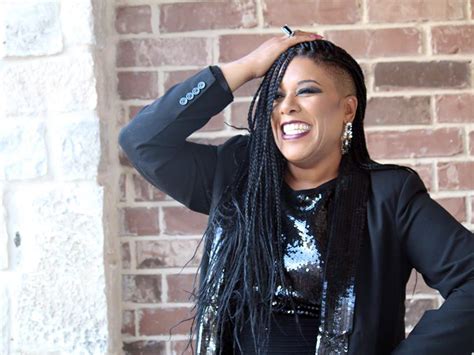 Nicol Mandorla Freeones