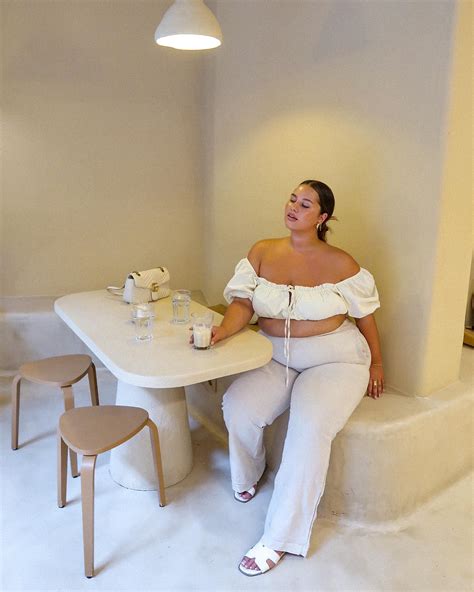 Stephy Reid - Wanna getaway cause I think everyone needs it right about