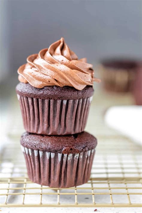 Chocolate Cream Cheese Frosting Recipe - I Heart Eating