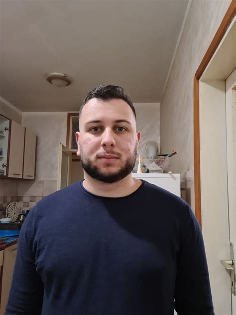 Veselin Kontić – Medium