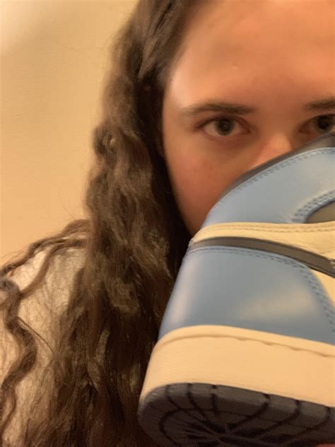 Am I the only one who loves that new shoe smell? 🤤 : r/Sneakers