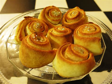 cinnamon buns vanillanostalgia