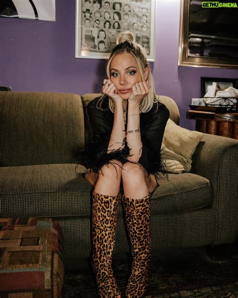 MacKenzie Porter Wiki, Biography, Age, Gallery, Spouse and more