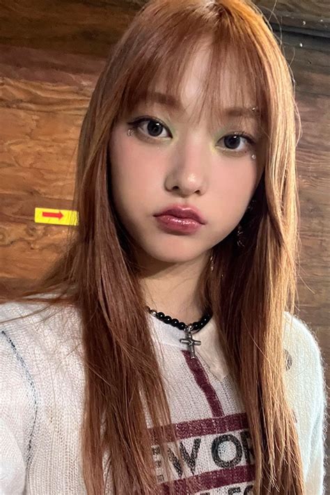 Pin by mu on NewJeans | Kpop girls, New jeans style, Photocard