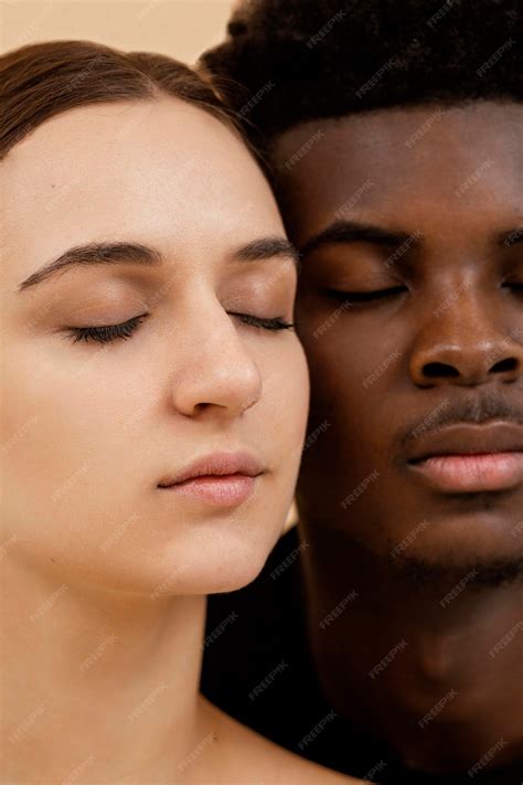 O Que É Interracial - Casal interracial close-up | Foto Grátis