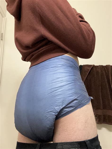 New phone, better camera, stinky butt🙈🙈 : r/diaperpics