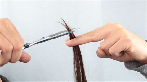 how to trim split ends on your own hair
