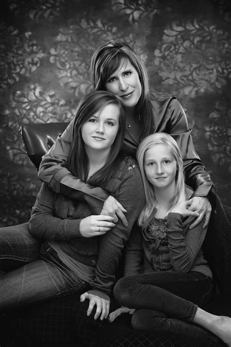 Classic Mom and Daughter portrait | Daughter photo ideas, Photography
