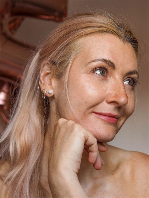 Not Wearing Makeup Makes You Look Younger | Saubhaya Makeup