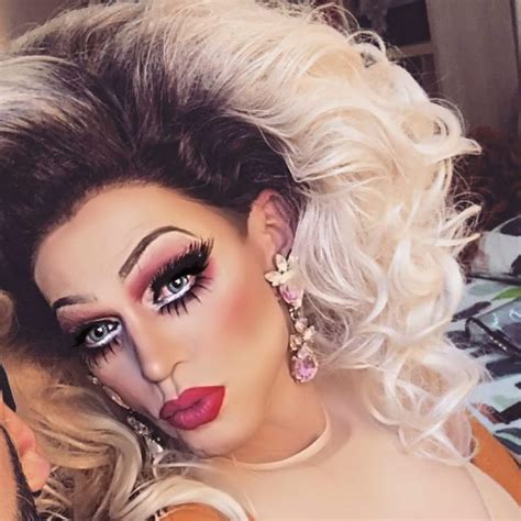 Miss Twiggy - topless moments