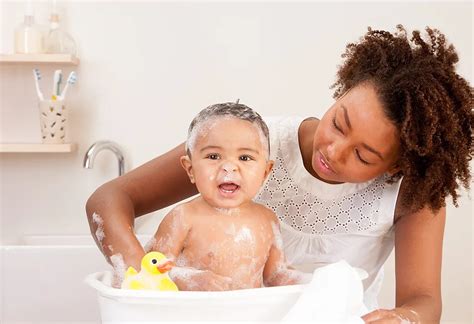 Wondering How to Bath a Baby? – Try these Simple Tips