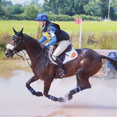 Laura... - Laura Swinnerton - Eventing & Showjumping