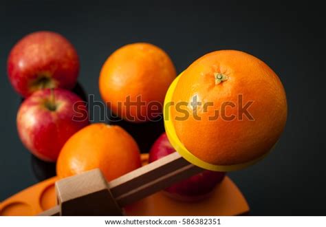 Idiom Comparing Apples Oranges Refers Differences Stock Photo 586382351 | Shutterstock