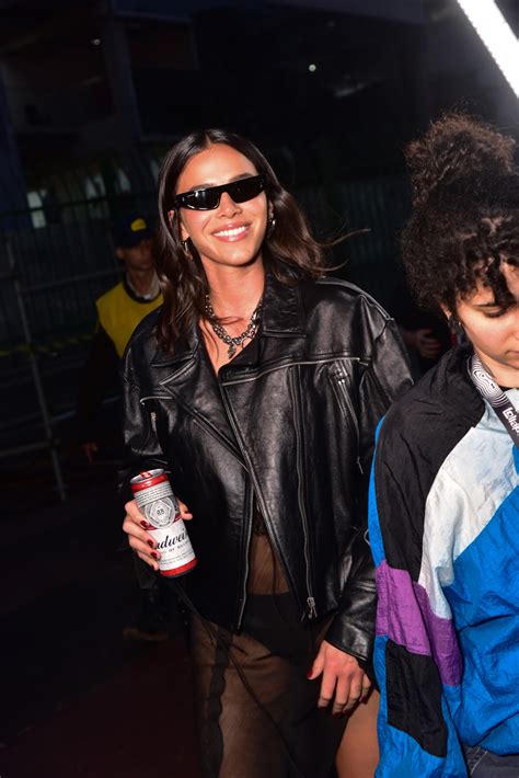 Foto: Lollapalooza 2024: Bruna Marquezine compareceu ao dia marcado