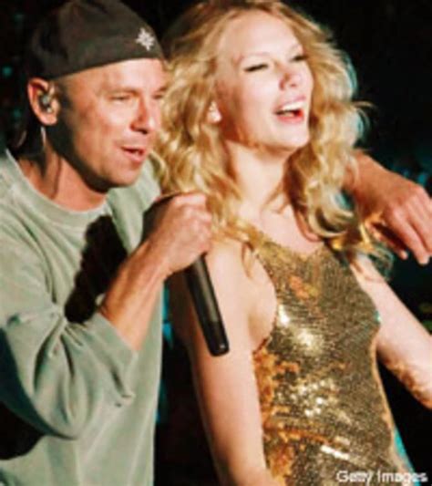 Taylor Swift and Kenny Chesney Text the Love