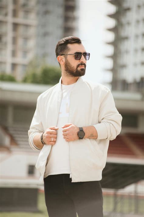 Cómo combinar tu reloj con tu atuendo: reglas básicas de estilo masculino