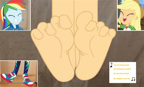 applejack wiggling her toes while singing by yungstuff on DeviantArt