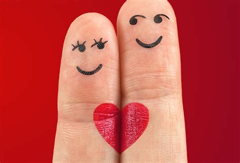 Saludamos a las y los jóvenes que expresan sus sentimientos de amor y ...
