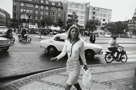 Garry Winogrand’s Women are beautiful – 50 years later