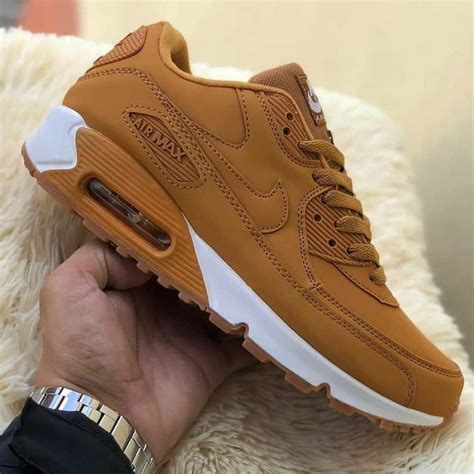 Tenis Nike Air Max Marrom