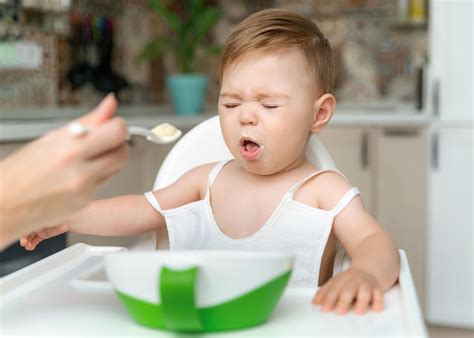How can you encourage your baby to eat solid food? | Pristine Healthcare