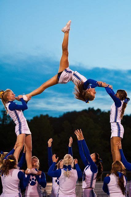 Pin by Elisabeth Bassin on Wallpapers | Cheerleading stunt, Cheer ...