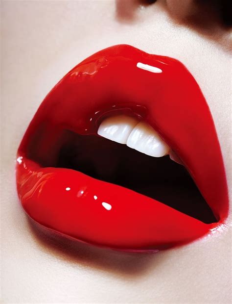 glossy red lip editorial guby makiyazh raznoe