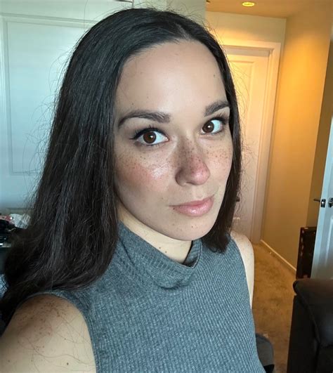 Alana Araya (@alanaallovertheplace) • Instagram photos and videos