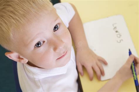 Com Quantos Anos Aprende A Escrever O Nome