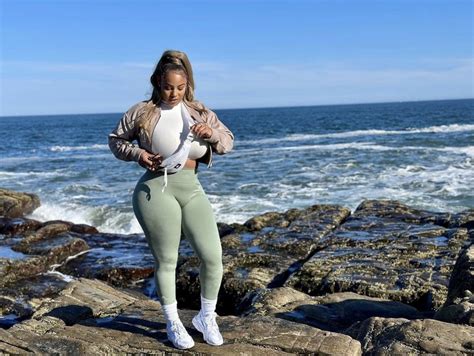 Dívka s gigantomastií, která dokázala svou nevýhodu proměnit ve výhodu