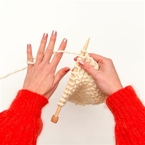 Continental Knitting vs English [2 Best Beginner Techniques]