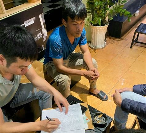 bat doi tuong nhieu lan ca  bong da tren mang