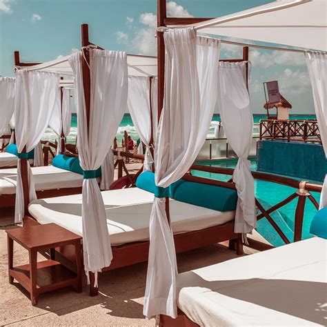 day passes beach clubs taste  cancun flavors  cancun mexico