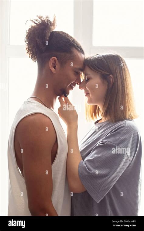 Stand face to face hi-res stock photography and images - Alamy