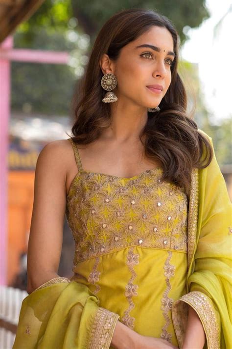 Sharvari wagh (irtr) : r/BeautifulFemales