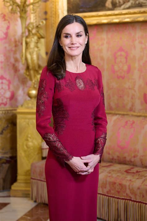 Le message romantique caché de la nouvelle bague en or de Letizia d