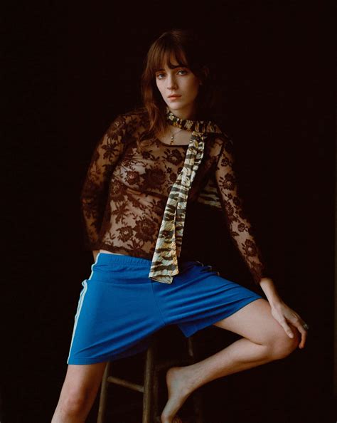 Download Talia Ryder Elegant Portrait Wallpaper | Wallpapers.com