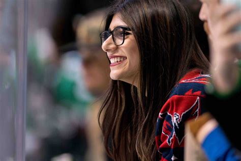 Download Mia Khalifa Courtside Seat Wallpaper | Wallpapers.com