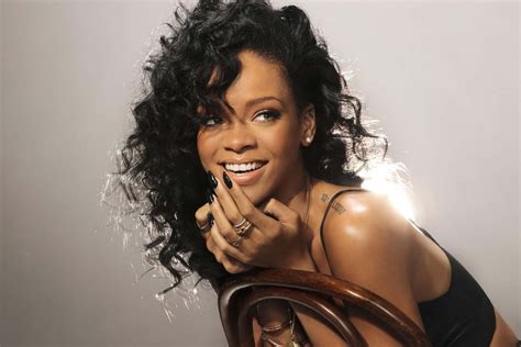 Download Sultry singer Rihanna on stage | Wallpapers.com