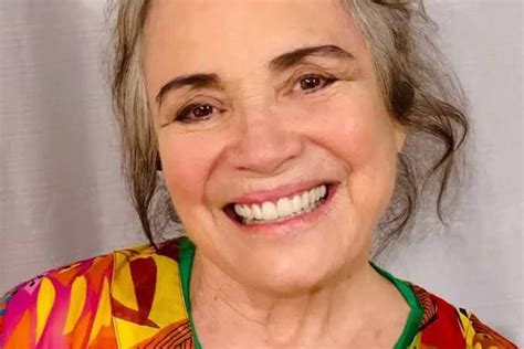 Regina Duarte, aos 78, mostra rotina de exercícios e diz: 'Projeto verão'