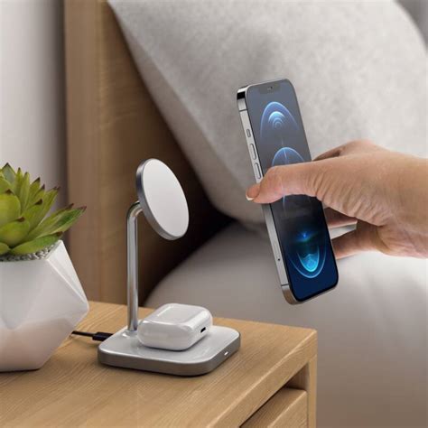 The Satechi Aluminum 2-in-1 Magnetic Wireless Charging Stand Is Brilliant for Your iPhone 12 ...