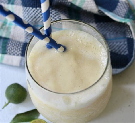 Tropical Pineapple Smoothie – The Expat Dietitian