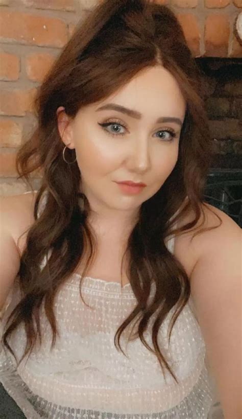 'I found SPIDER'S NEST in my ear with earbud cam after scratchy pain