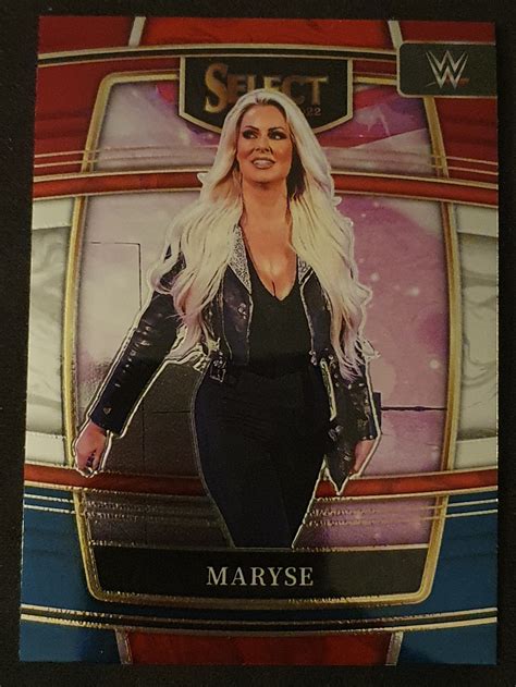 2022 Panini WWE Select Blaster – Base Concourse Red & Blue – #014