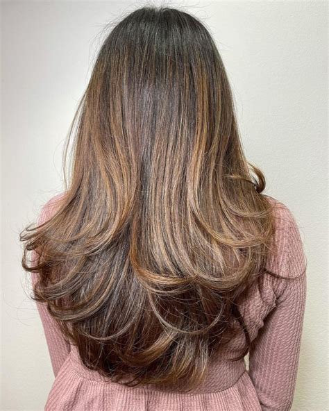 More textured styles are coming for those seeking thick haircuts for guys 18