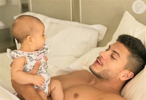 Quem É O Pai Do Arthur Aguiar