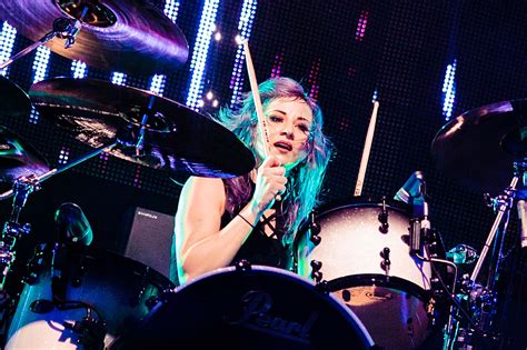 Jen Ledger | Pearl Drums -Official site-