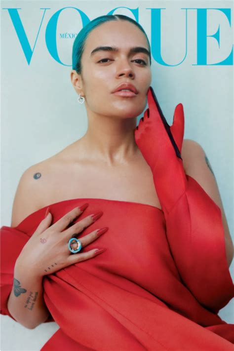 Karol G protagoniza portada de ‘Vogue’ luciendo natural